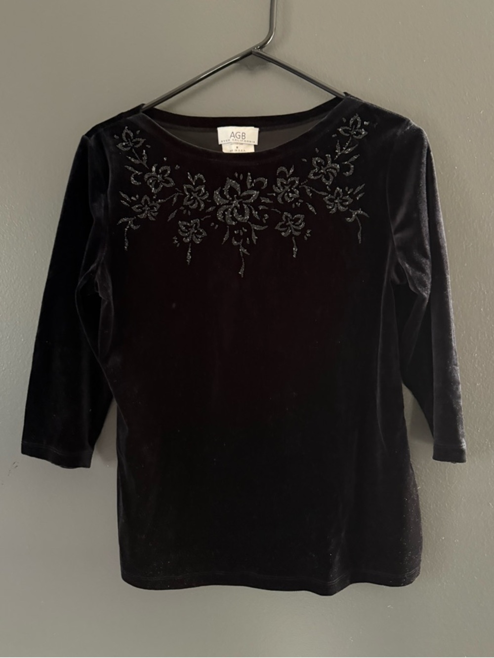 Byer California Black Velvet Floral Beaded Scoop Neck Top